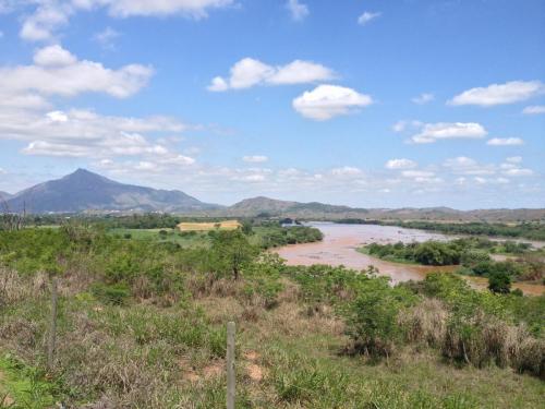 Estrada de Governador Valadares ao acampamento Cachoeira da Fumaça - Grande Ciclo